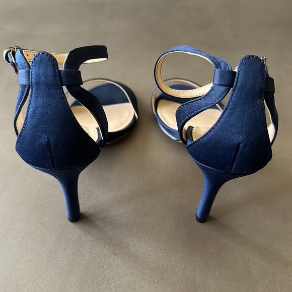 Navy blue satin heels by Nina - Picture 3 of 5